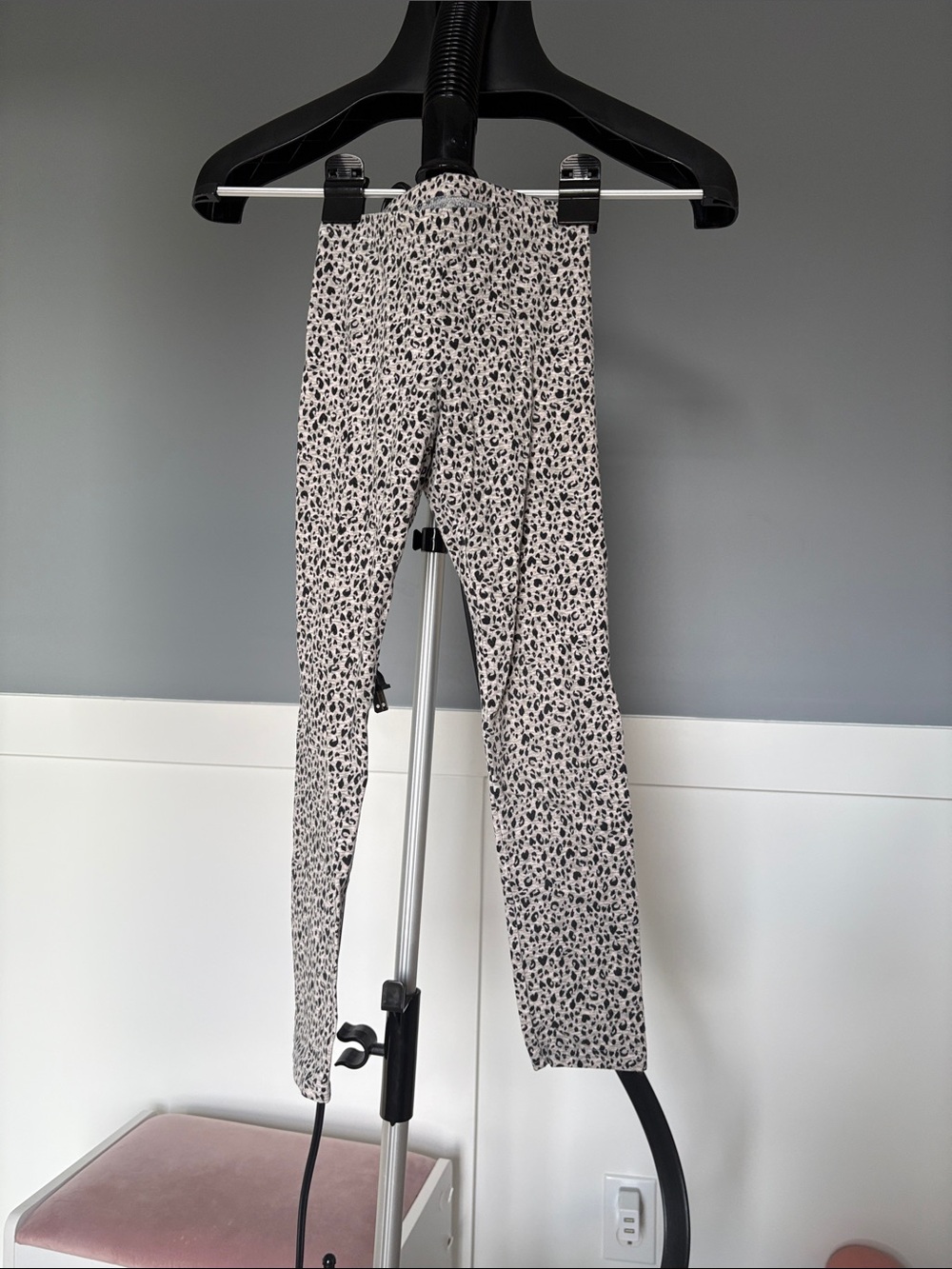 Old Navy Gray and Black Leopard Print Leggings